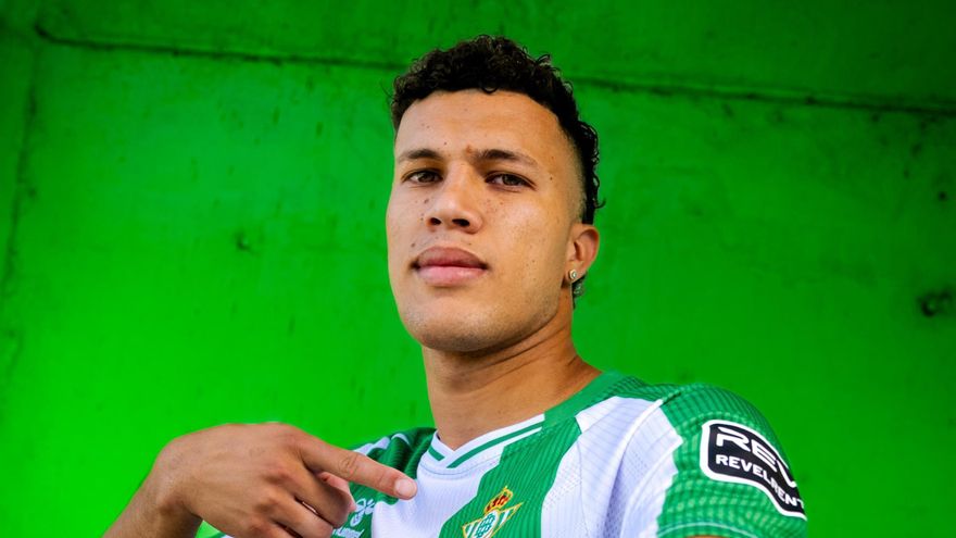 El Real Betis hace oficial el fichaje de Nelson Deossa