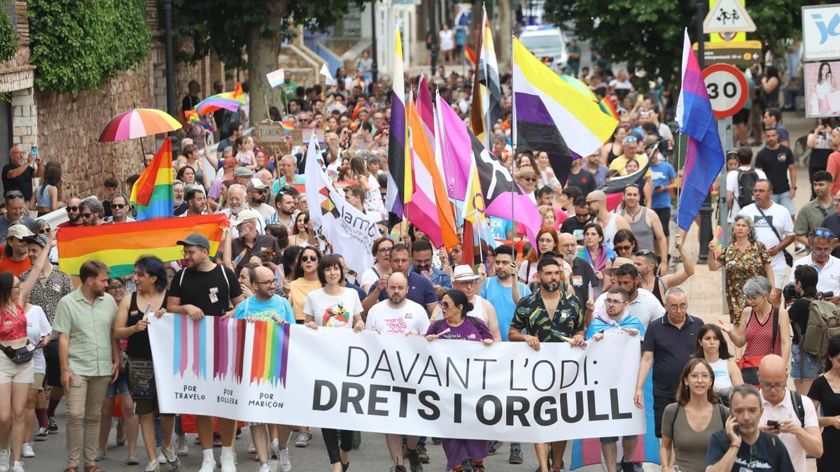 Así ha sido la manifestación del Orgullo en Nàquera tras el veto a la bandera Lgtbi+
