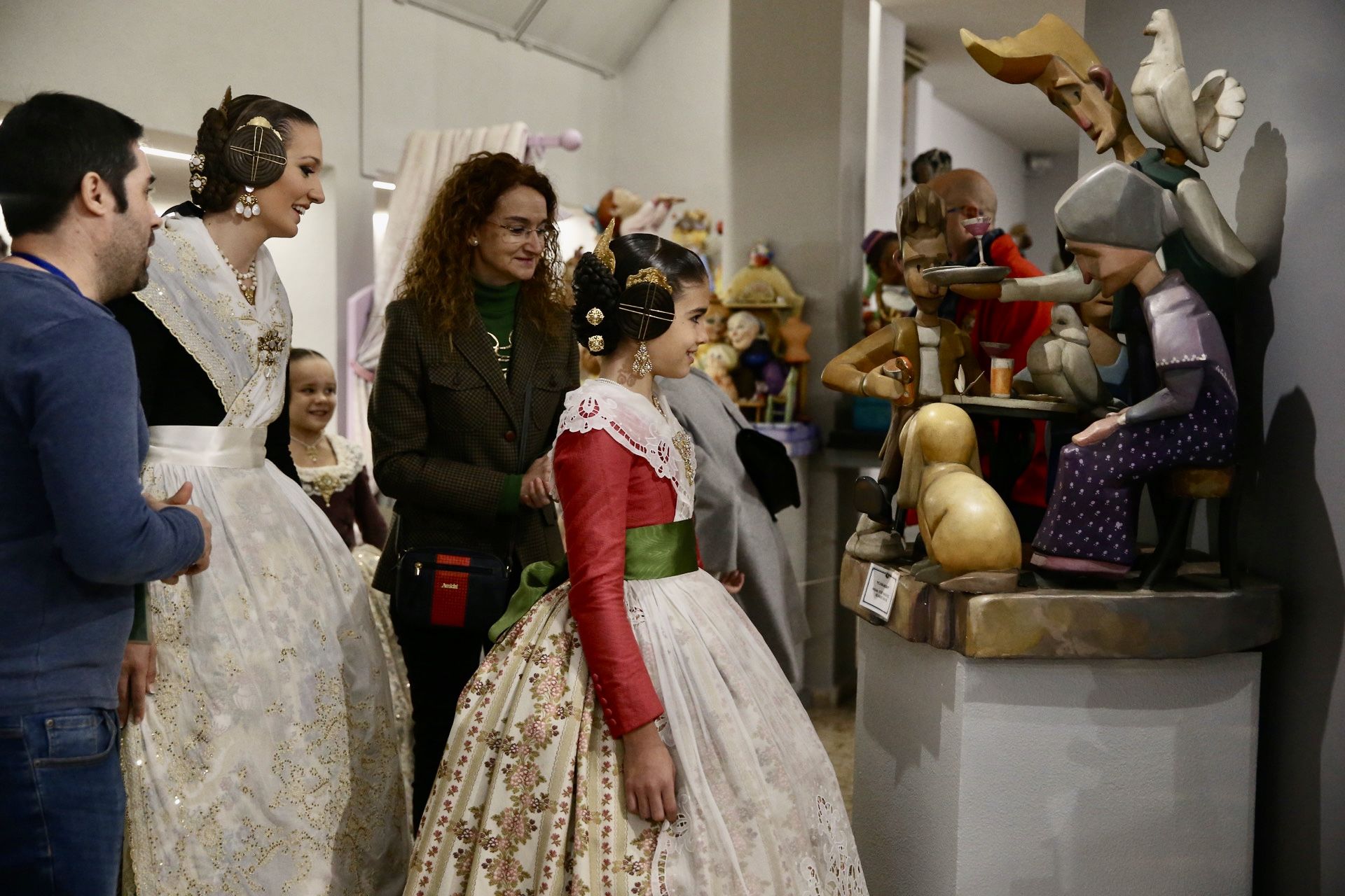 Laura y Paula encabezaron la visita al museo durante el domingo