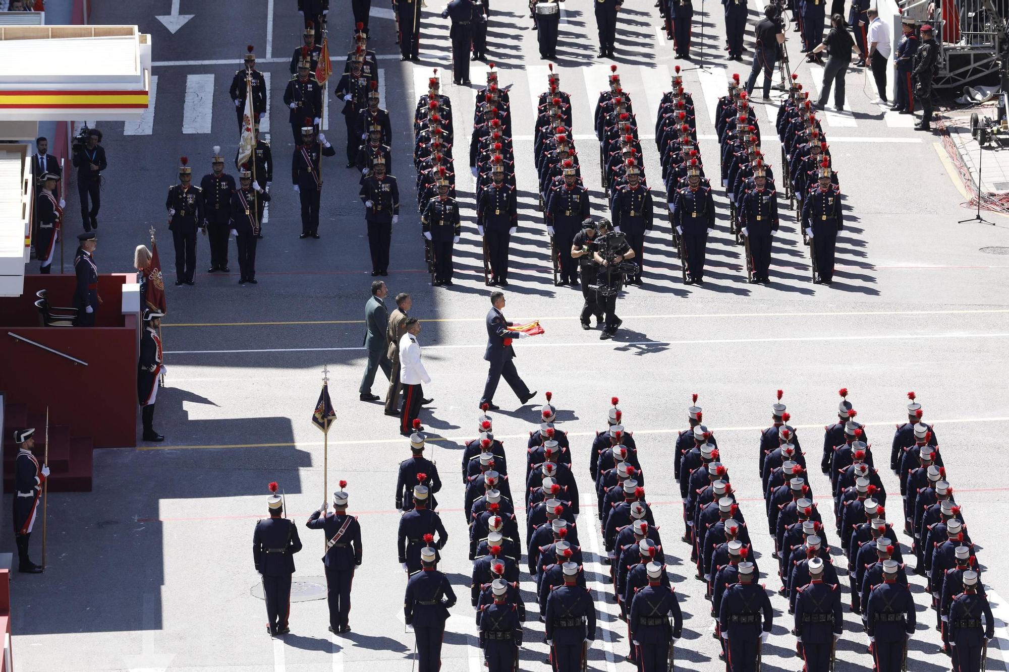 EN IMÁGENES: Así fue el multitudinario desfile en Oviedo por el Día de las Fuerzas Armadas