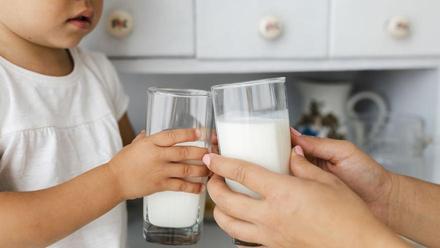 ¿Hasta qué edad hay que tomar leche?