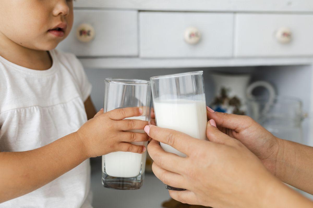 ¿Hasta qué edad hay que tomar leche?