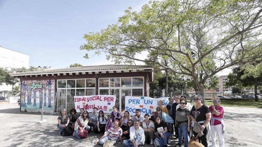 Vecinos protestan por el estado actual del quiosco de Son Gibert