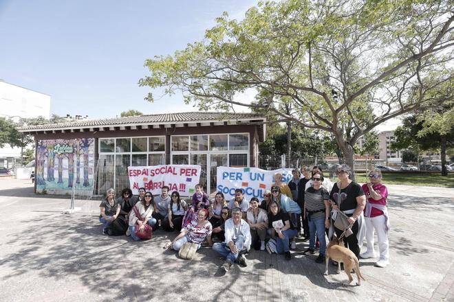 Vecinos protestan por el estado actual del quiosco de Son Gibert