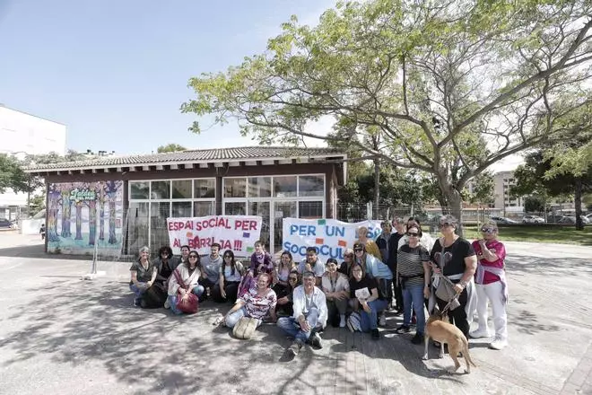 Vecinos protestan por el estado actual del quiosco de Son Gibert