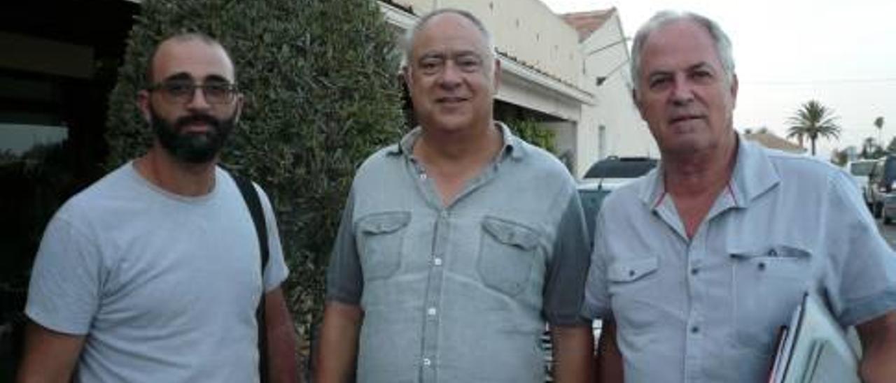 Fernando Antón, Joan M. Montaner, i Jesús Moncho, anant al Parc Agrari.