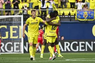 Resumen, goles y highlights del Villarreal 3 - 2 Sevilla de la jornada 35 de LaLiga EA Sports