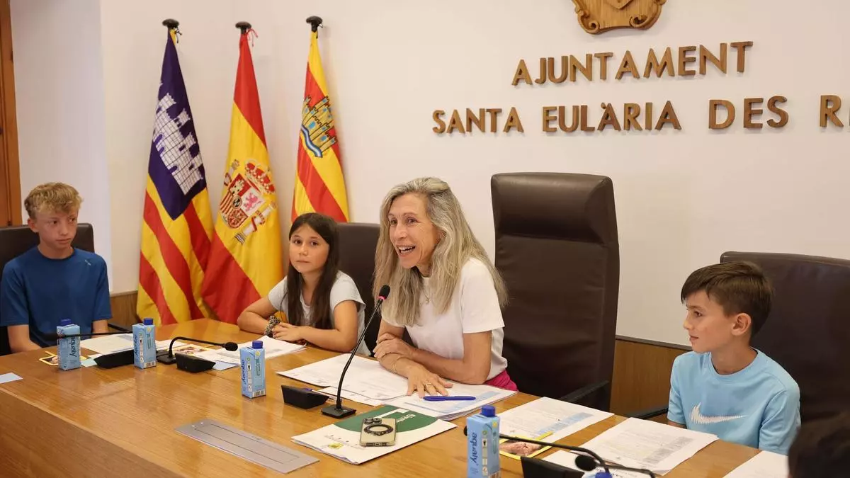 El deseo de «una piscina pública sin goteras» en Santa Eulària