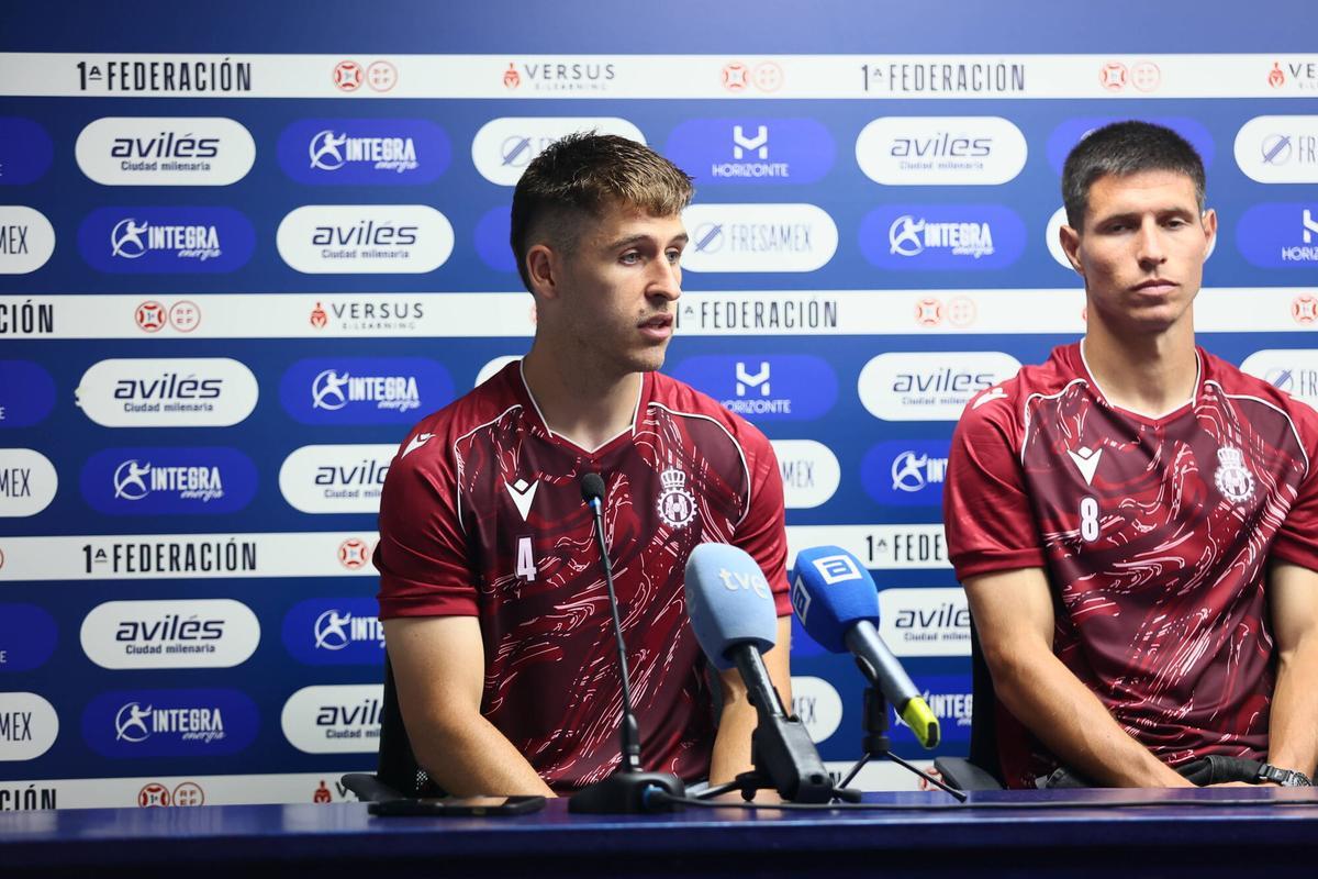 EN IMÁGENES: El Avilés presenta a tres de sus fichajes de verano, Marco Coronas, Markel Artetxe y Brais Abelenda