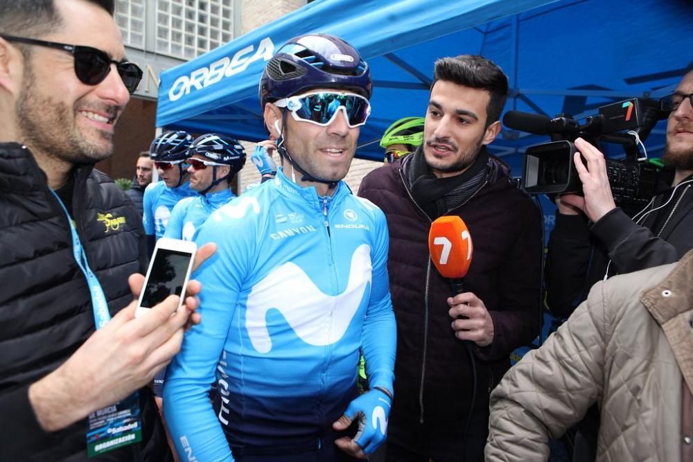 Ambiente a la salida y la llegada de la Vuelta Ciclista a Murcia