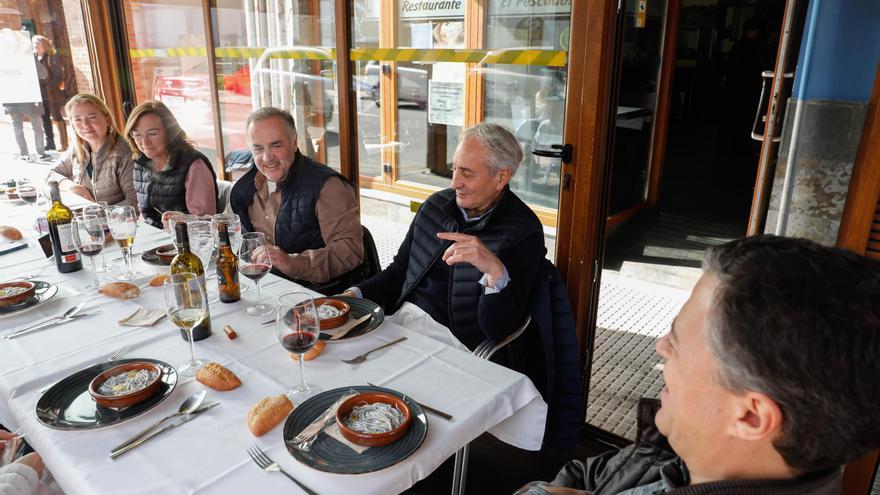 Los cocineros vascos retiran la angula de sus cartas para apoyar su conservación (y esto opinan sus colegas asturianos)