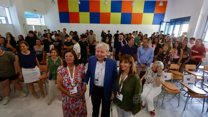 Un premio Nobel y dos científicas visitan un instituto de la zona cero de la dana