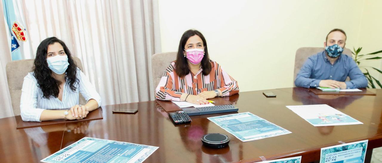 Marta Giráldez, en el centro durante la presentación de ayer