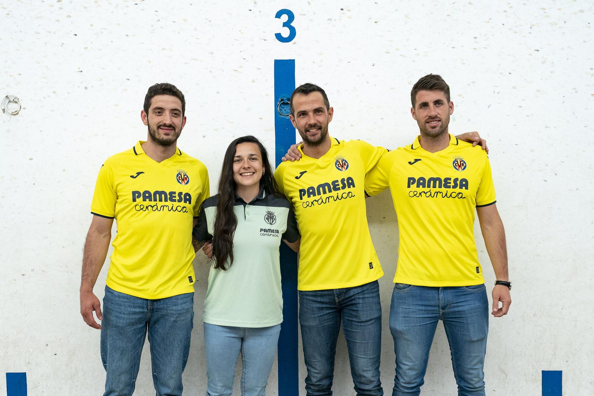 Galería | Raúl Albiol (Villarreal) se 'pasa' a la pilota valenciana