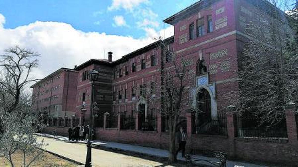 Edificio del Seminario de Toro, que acoge el programa " Viaja al Diversiverso".