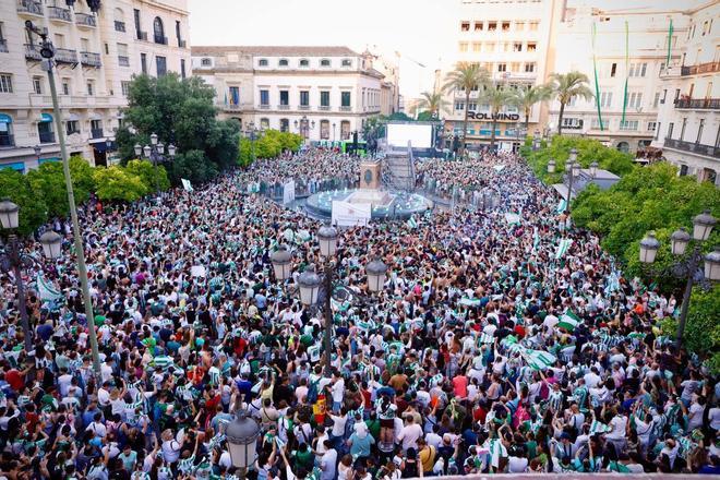 La fiesta del ascenso del Córdoba CF en Las Tendillas