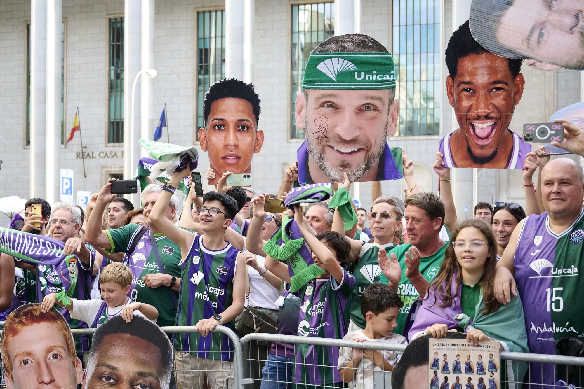 Llegada del Unicaja al Movistar Arena y calentamiento de los verdes