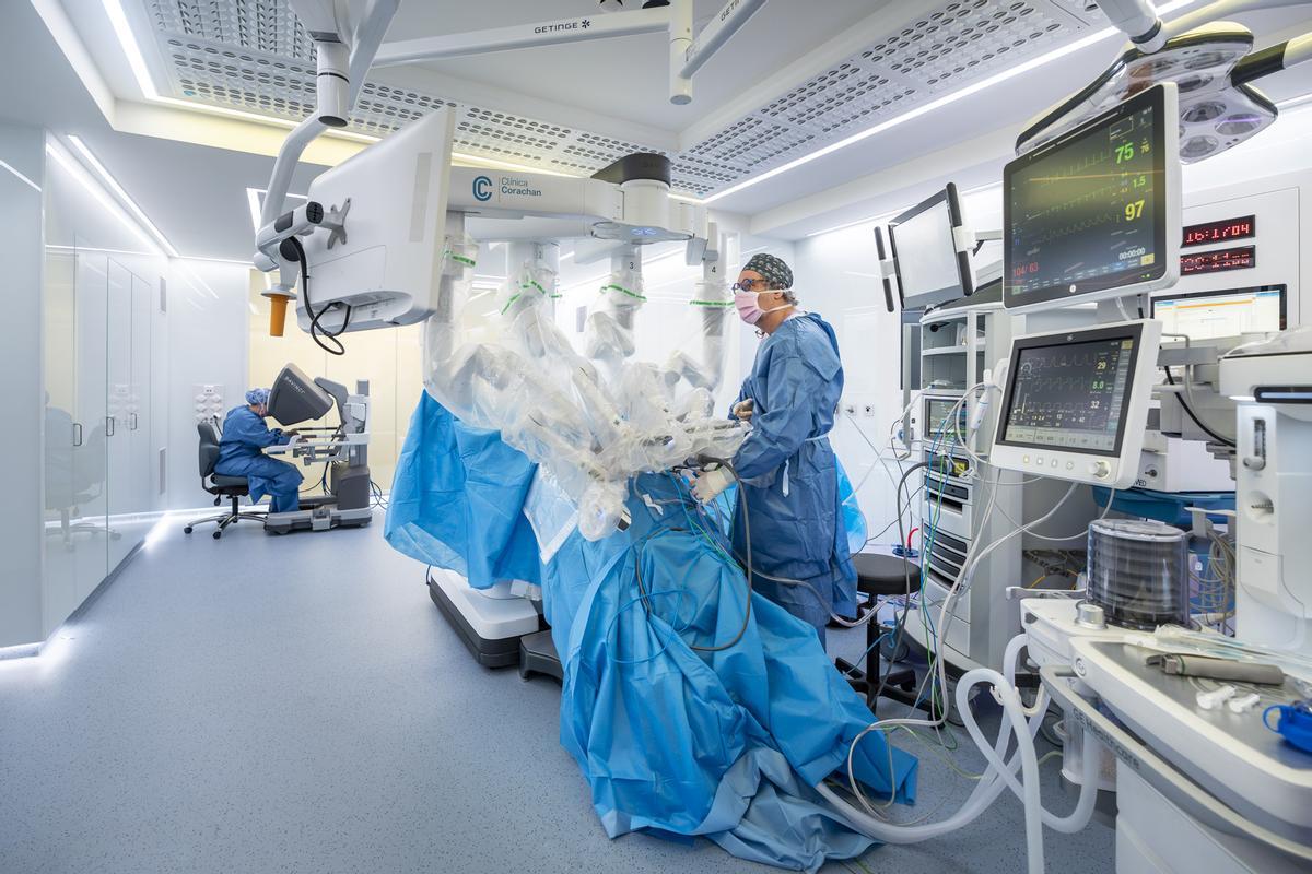 Tecnología Da Vinci Xi en el área quirúrgica de Clinica Corachan Tecnología Da Vinci Xi en el área quirúrgica de Clinica Corachan
