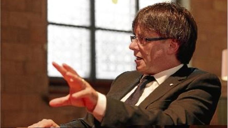 Puigdemont, durant l&#039;entrevista amb l&#039;agència ACN.