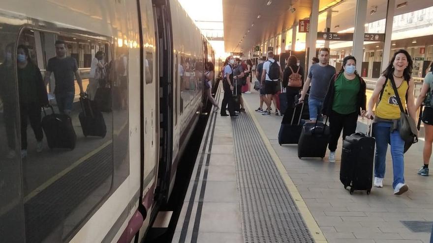 Renfe rectifica y baja el billete de Zamora a Alicante 20 euros, tres más barato que desde Orense