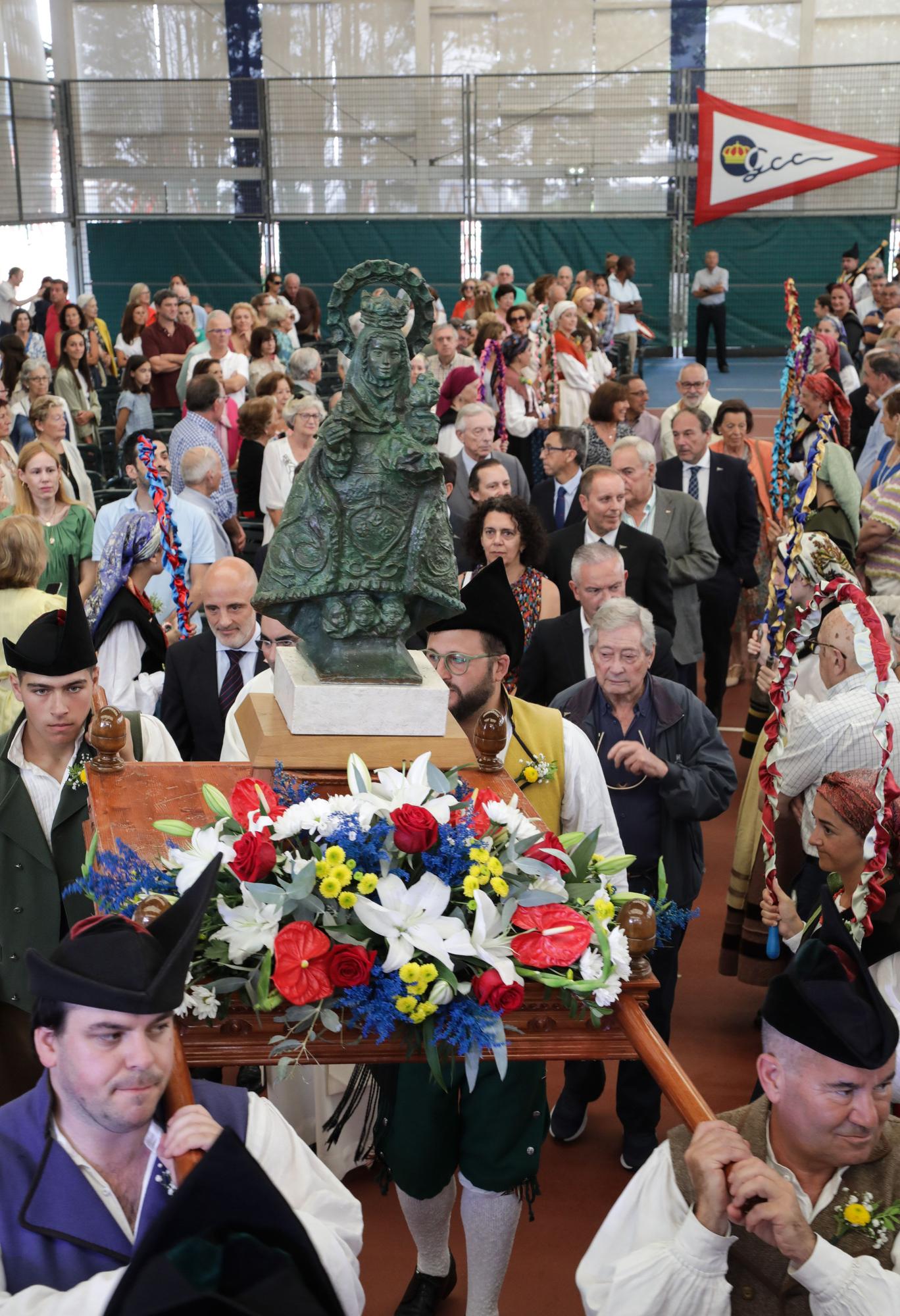 En imágenes: El Grupo Covadonga despide sus fiestas con homenajes