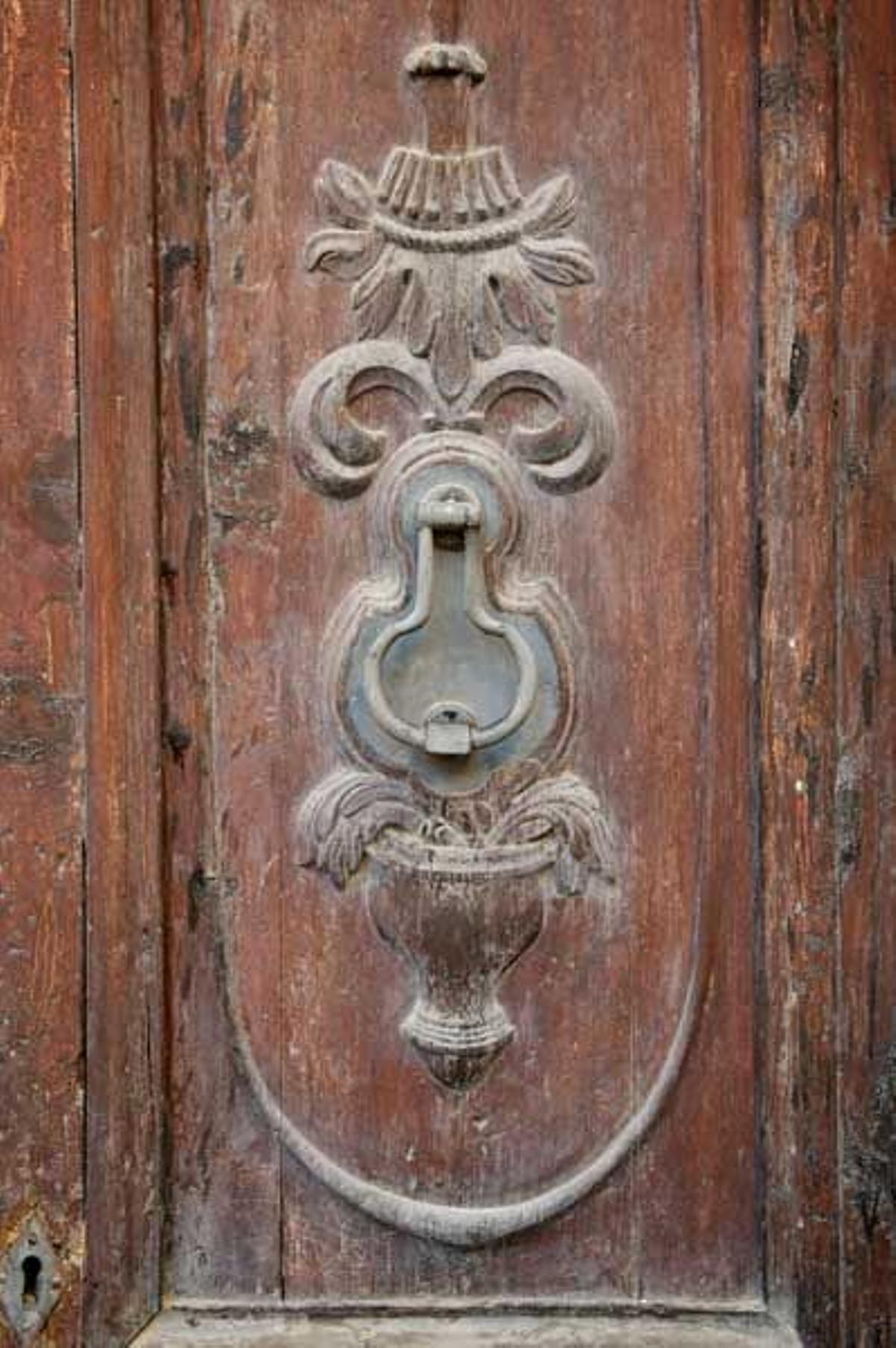 Detalle de una puerta en Tivisssa