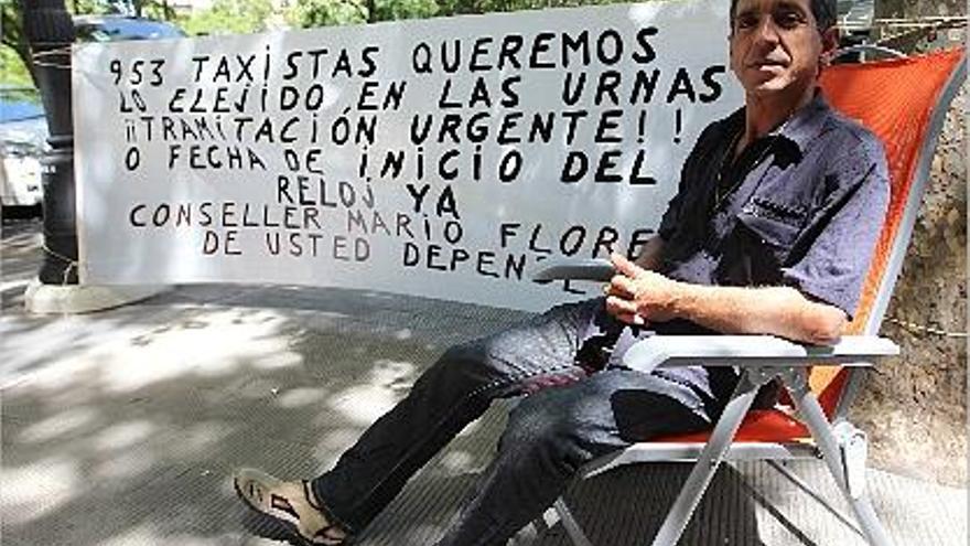 Un taxista deja de comer para que se limite la jornada laboral