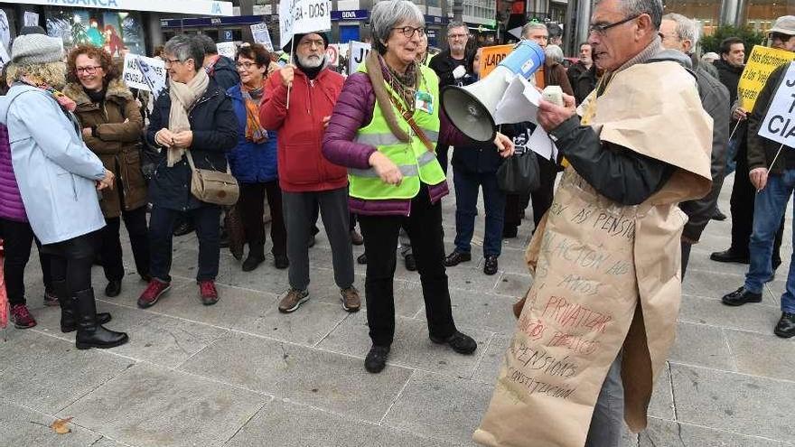 Concentración de jubilados para exigir una pensión digna, el pasado sábado en A Coruña.