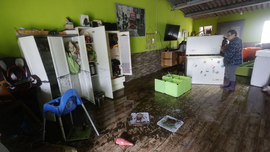 Daños en una vivienda de Neda afectada por las inundaciones. |   // KIKO DELGADO / EFE