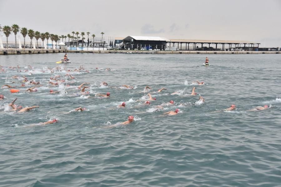 Más de 250 nadadores celebran el centenario de la Vuelta a la Escollera