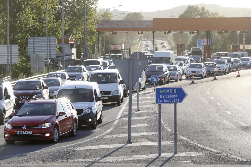 Caos de trànsit: Atrapats al peatge Girona Sud de l'AP7