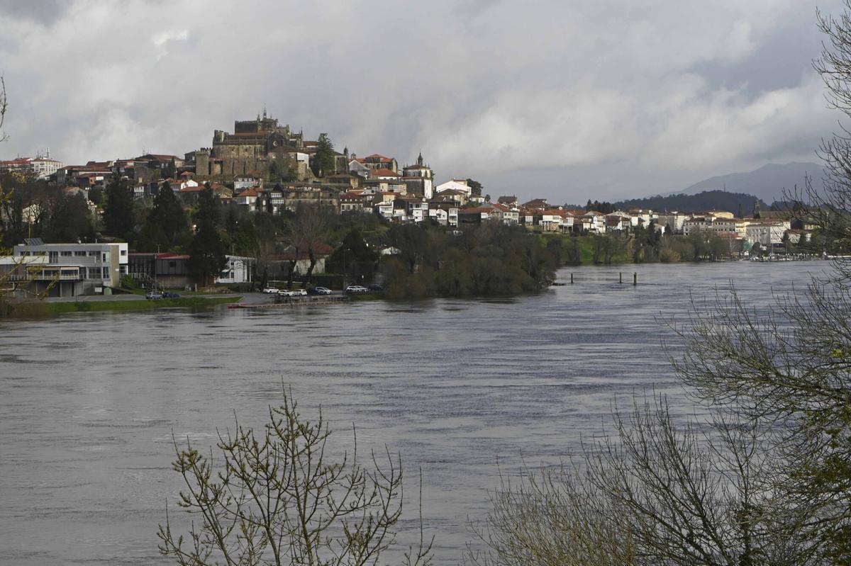 Leonardo borra las orillas del Miño