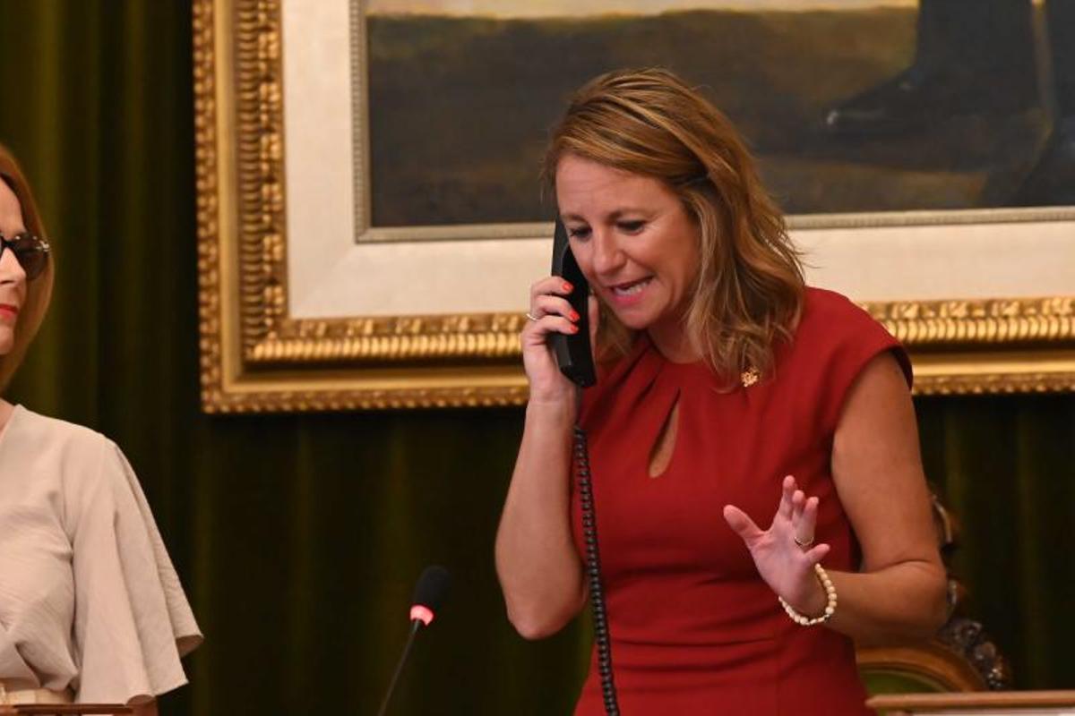 La recepción en el Ayuntamiento de Castelló a las nuevas reinas y damas de la ciudad La recepción en el Ayuntamiento de Castelló a las nuevas reinas y damas de la ciudad