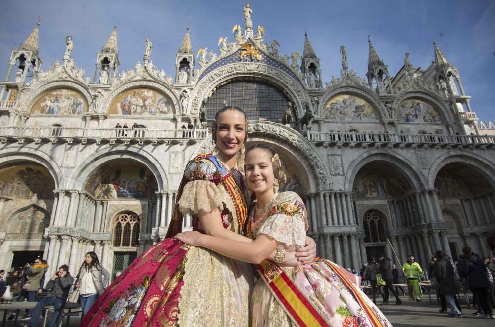 Con Raquel, en la Plaza de San Marcos