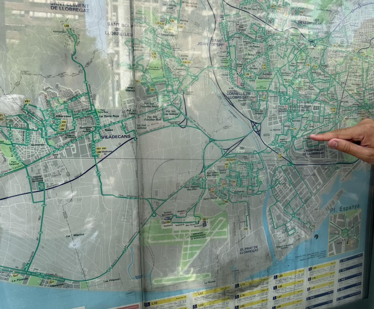 Una reliquia: el mapa de una parada en el que no aparece ni la nueva terminal del aeropuerto.