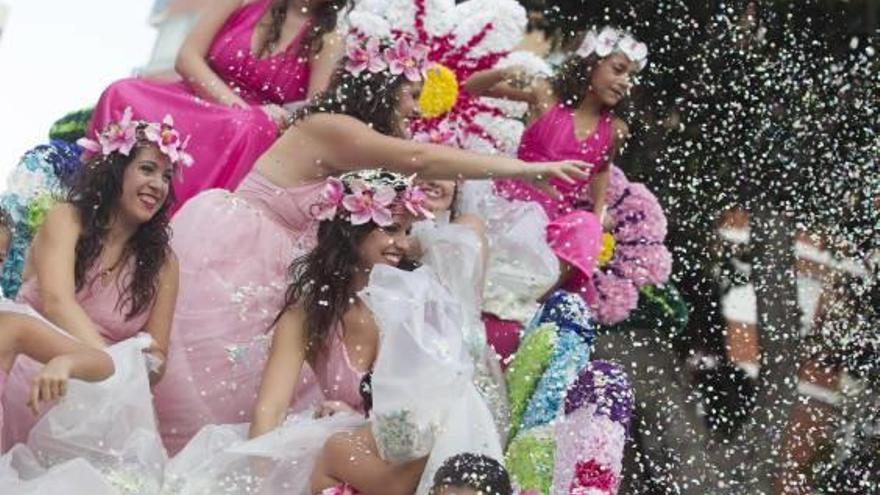 Barri Valencia gana el primer premio de la Batalla de Flores