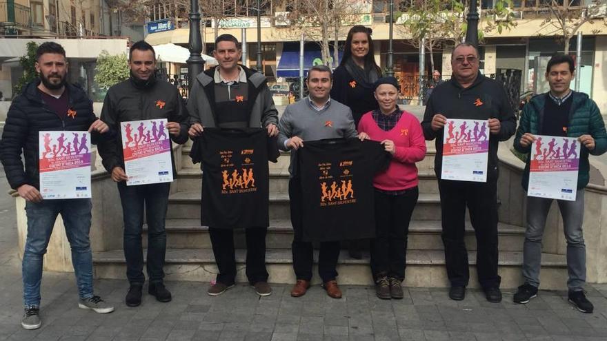 Los organizadores, con el alcalde Virgilio Moreno, posan ayer tras la presentación en Inca.