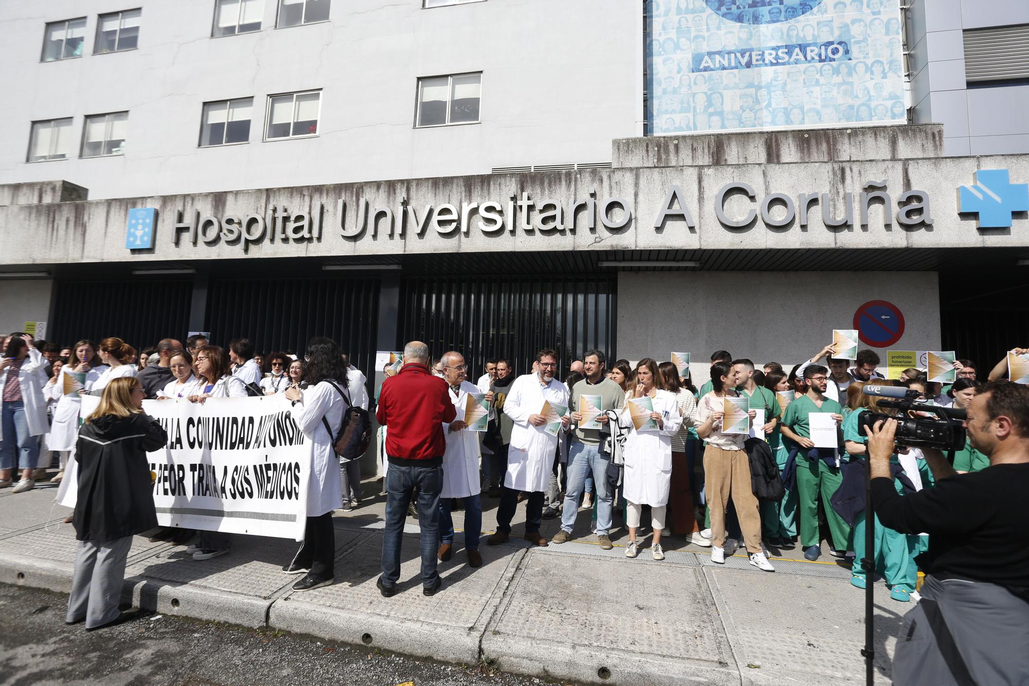 Huelga de médicos en Galicia: 200 facultativos protestan en A Coruña