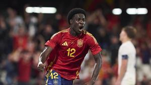 Mayenda celebra un tanto con la selección sub-21.