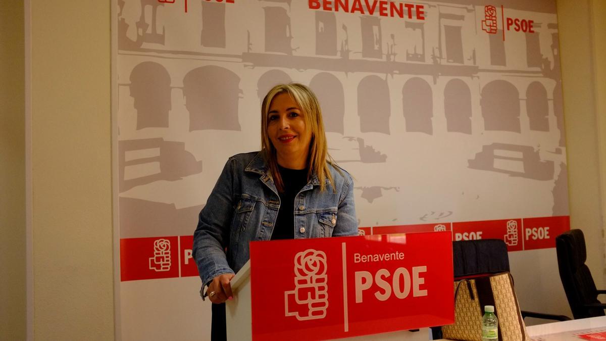 La secreteria general del PSOE benaventano, el viernes en la sede socialista tras una rueda de prensa.