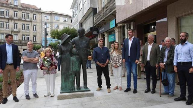 Inauguración de la escultura de la familia Castelao Pereira.
