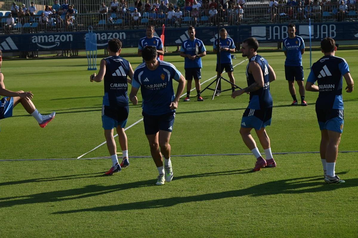 En imágenes | El Real Zaragoza se entrena a puerta abiertas sin la presencia de Francho Serrano En imágenes | El Real Zaragoza se entrena a puerta abiertas sin la presencia de Francho Serrano