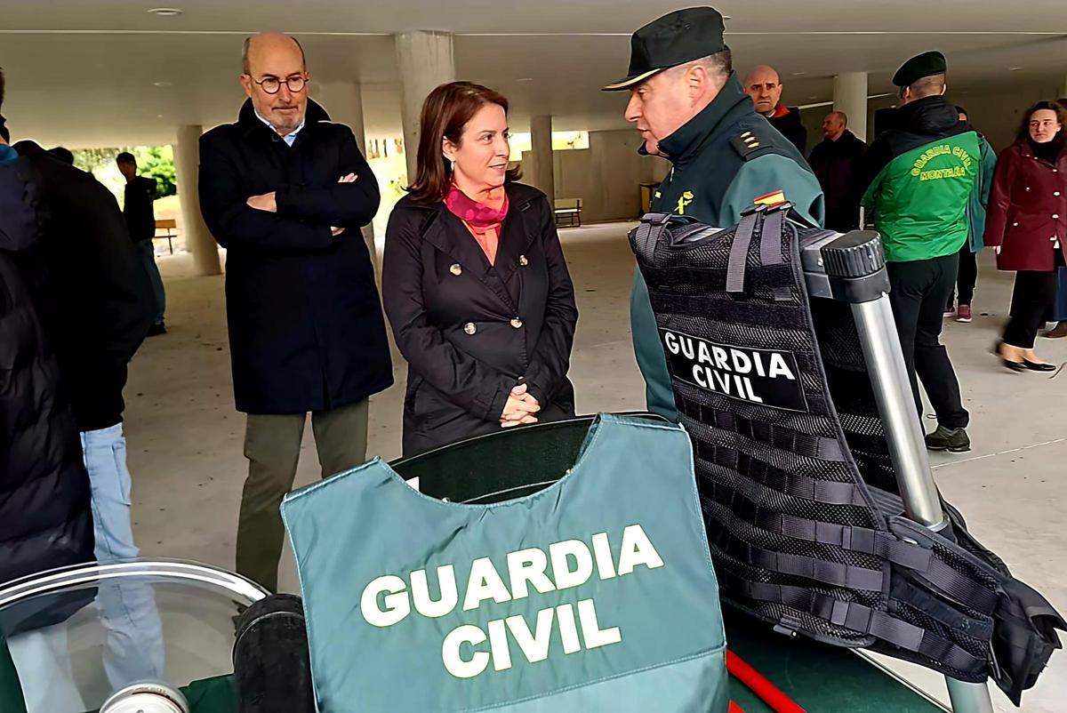Exhibición de la Guardia civil en el IES Rey Pelayo.