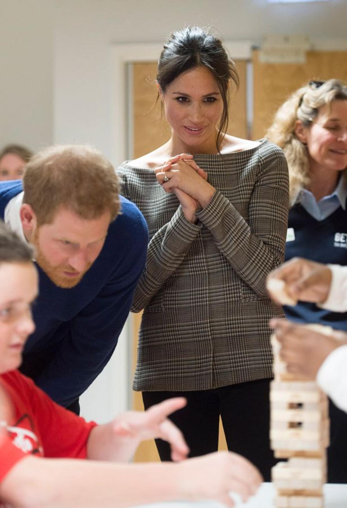 Meghan Markle y el príncipe Harry visitaron el centro Star Hub en Cardiff