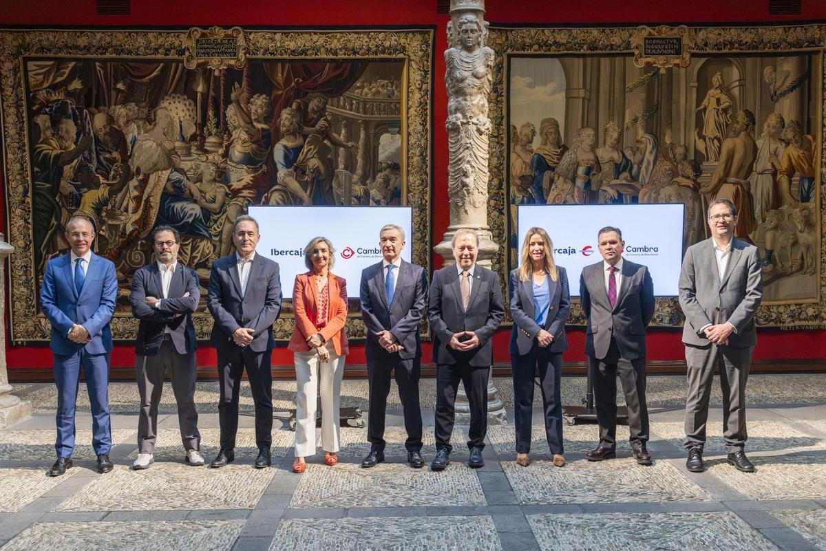 Foto de familia de la reunión entre Ibercaja y las cámaras de comercio de Zaragoza y Barcelona.