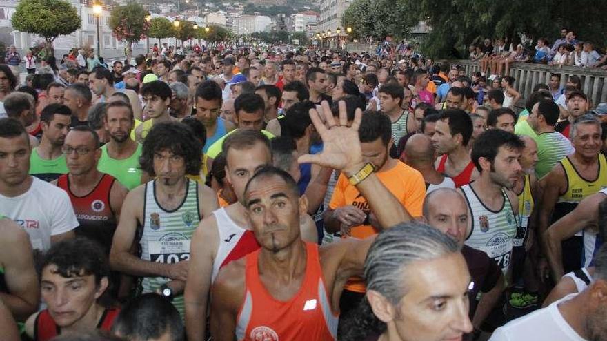 Participantes preparados para la salida de la carrera en la edición del año pasado. // Santos Álvarez