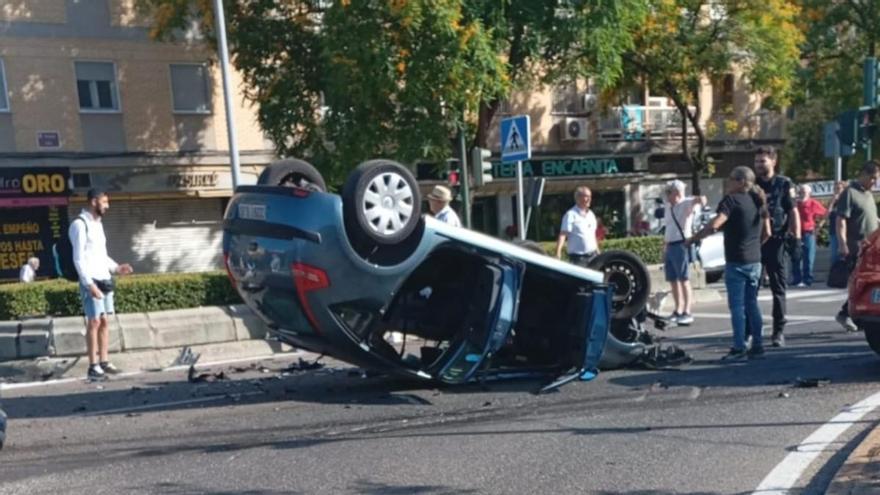 Aparatoso accidente sin heridos en la avenida de Libia de Có