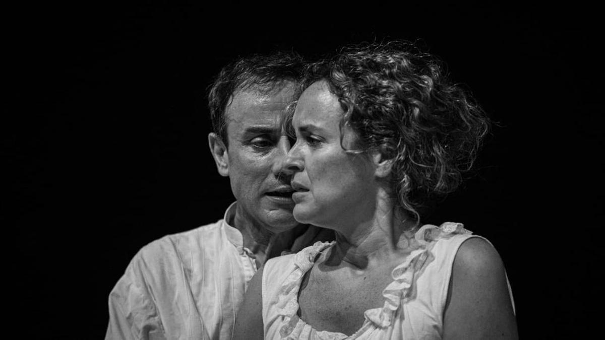 Dos de los actores de la obra que llega a Benicàssim, en una de las funciones que han representado hasta ahora.