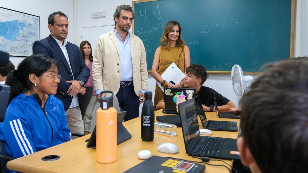Calvo, este miércoles, en la asociación de vecinos compostelano