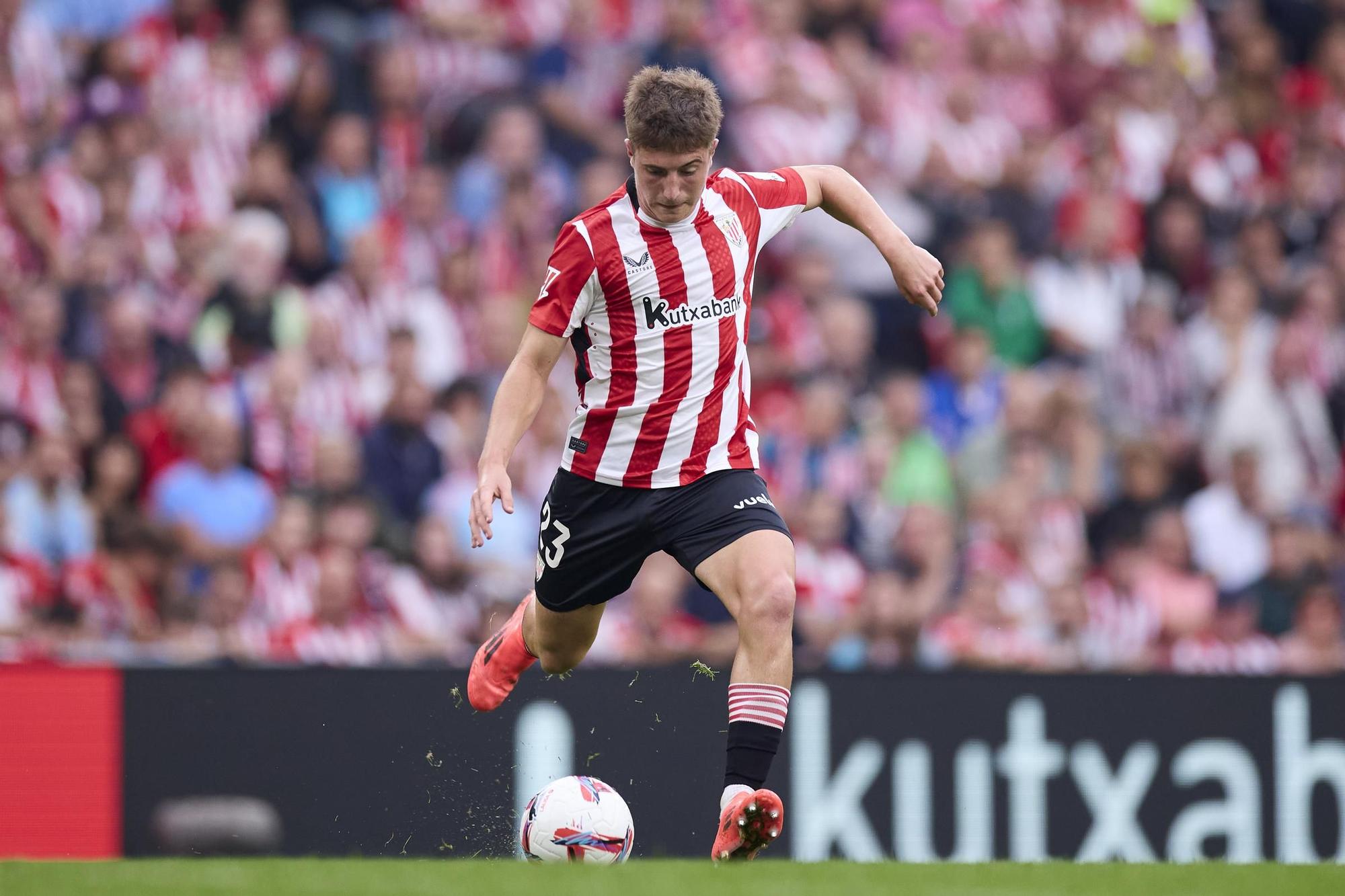 Mikel Jaureguizar of Athletic Club in action during the LaLiga EA Sports match between Athletic Club and RC Celta de Vigo at San Mames on September 22, 2024, in Bilbao, Spain. AFP7 22/09/2024 ONLY FOR USE IN SPAIN / Ricardo Larreina / AFP7 / Europa Press;2024;SPAIN;Soccer;Sport;ZSOCCER;ZSPORT;Athletic Club de Bilbao v RC Celta de Vigo- La Liga EA Sports;